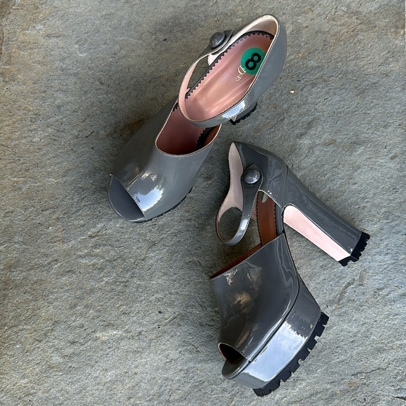 Red Valentino Grey Patent Leather Platform Peep Toe Block Heel Sandal Sz39 - Picture 1 of 15